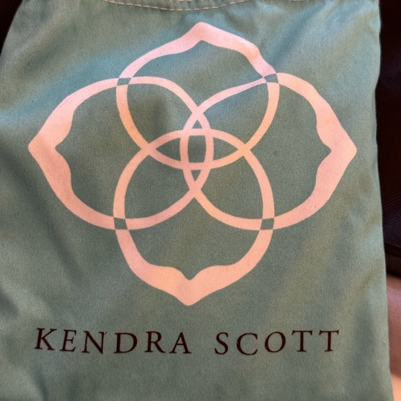 Kendra Scott - SALE TODAY ONLY!!!!!! MAKE ME AN OFFER - Picture 5 of 6